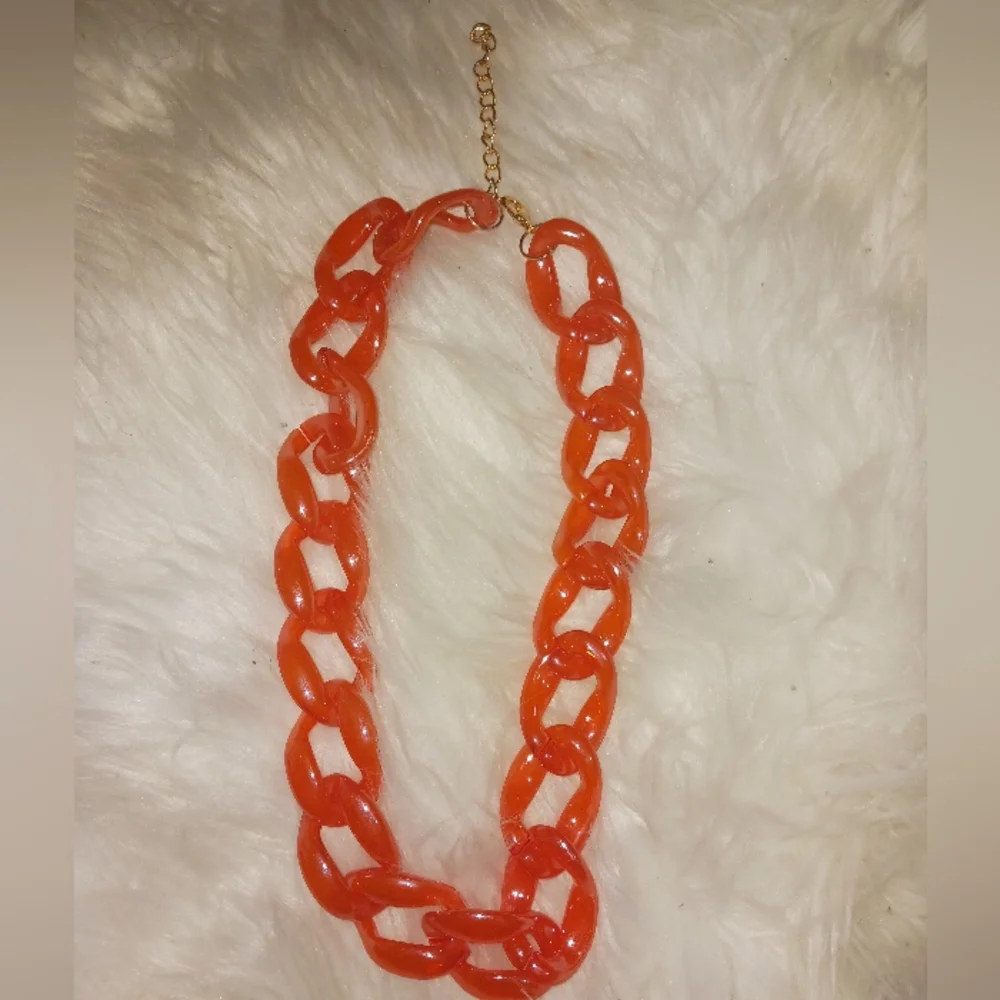 Women clear Orange plastic chains necklace - Picture 3 of 4
